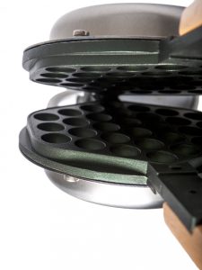 Eterna Bubble Waffle Makinesi Seti kullanan kullanıcıların deneyimlerini ve yorumlarını yansıtan görsel.