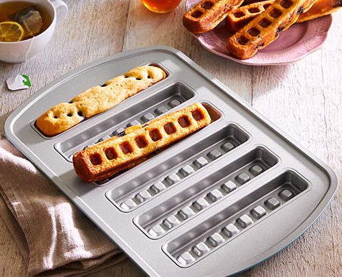 Çubuk stick waffle makinesiyle hazırlanmış, satışa hazır stick waffle tatlıları.